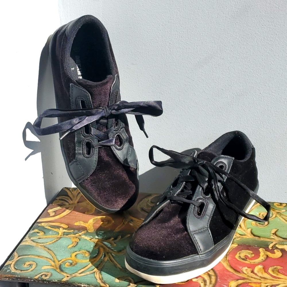 Velvet shoe
